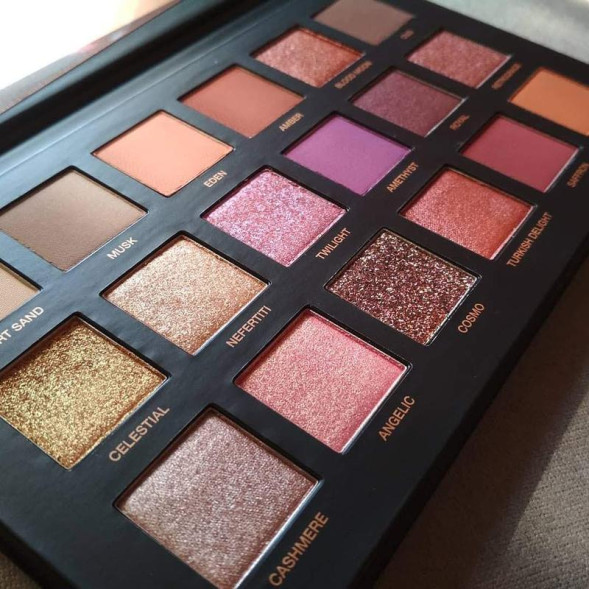 Палетка теней Huda Beauty (Худа Бьюти) в Тамбове