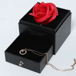 Набор из кулона и розы